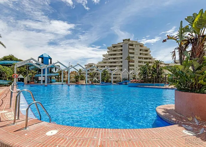 Wonderful With Water Park And Sea Views Apartament *